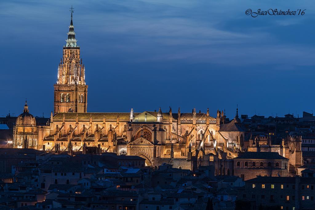 Apartamentos Adarve Toledo Exterior photo