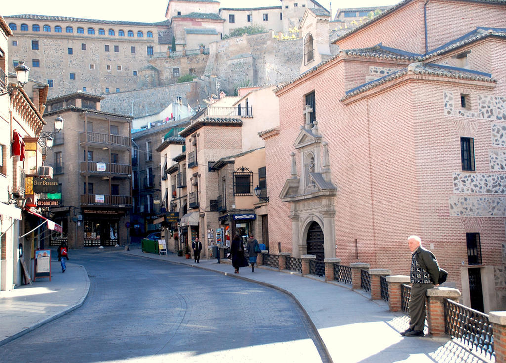 Apartamentos Adarve Toledo Exterior photo